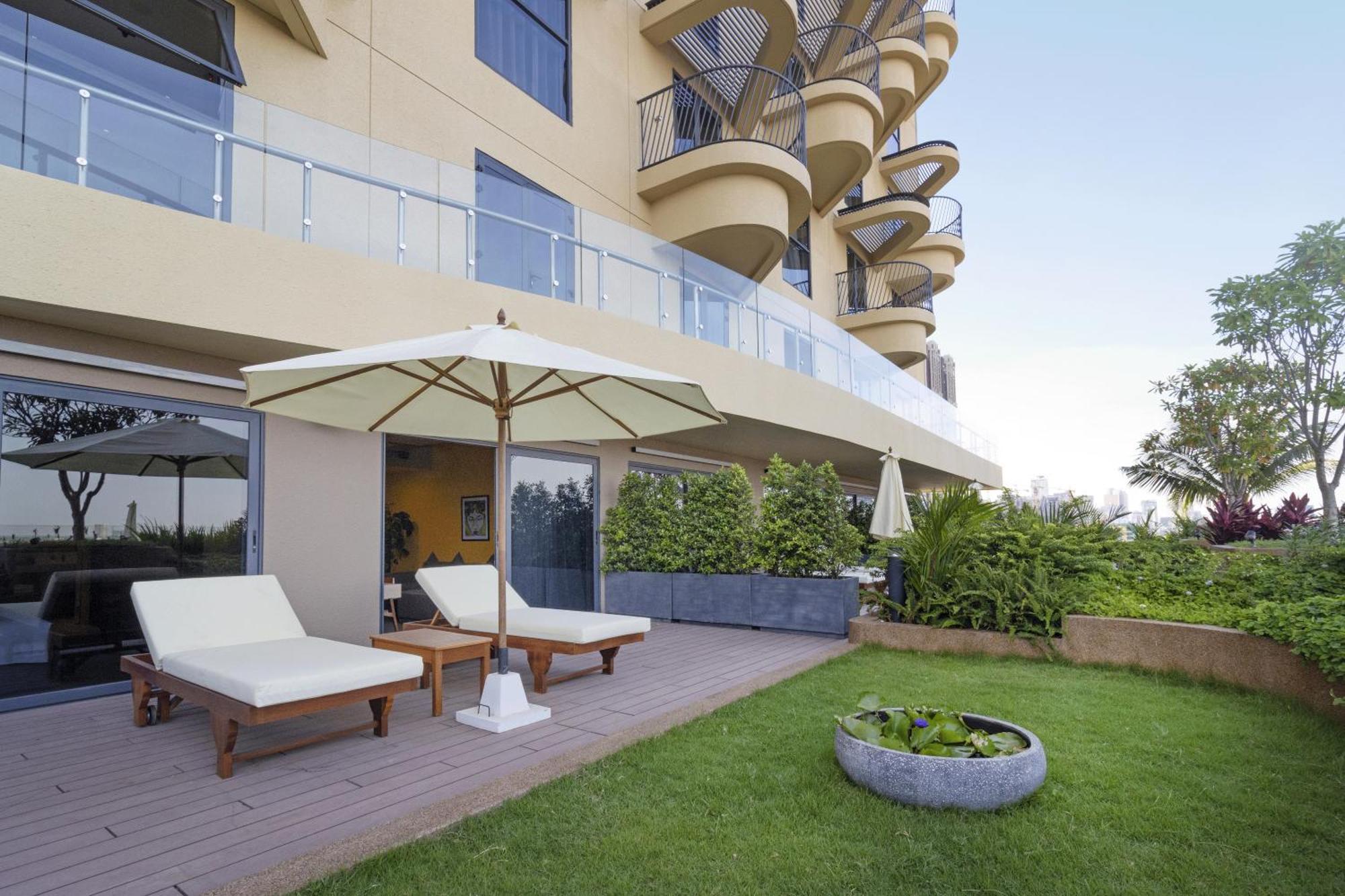 Sun & Moon, Riverside Hotel Phnom Penh Exterior foto