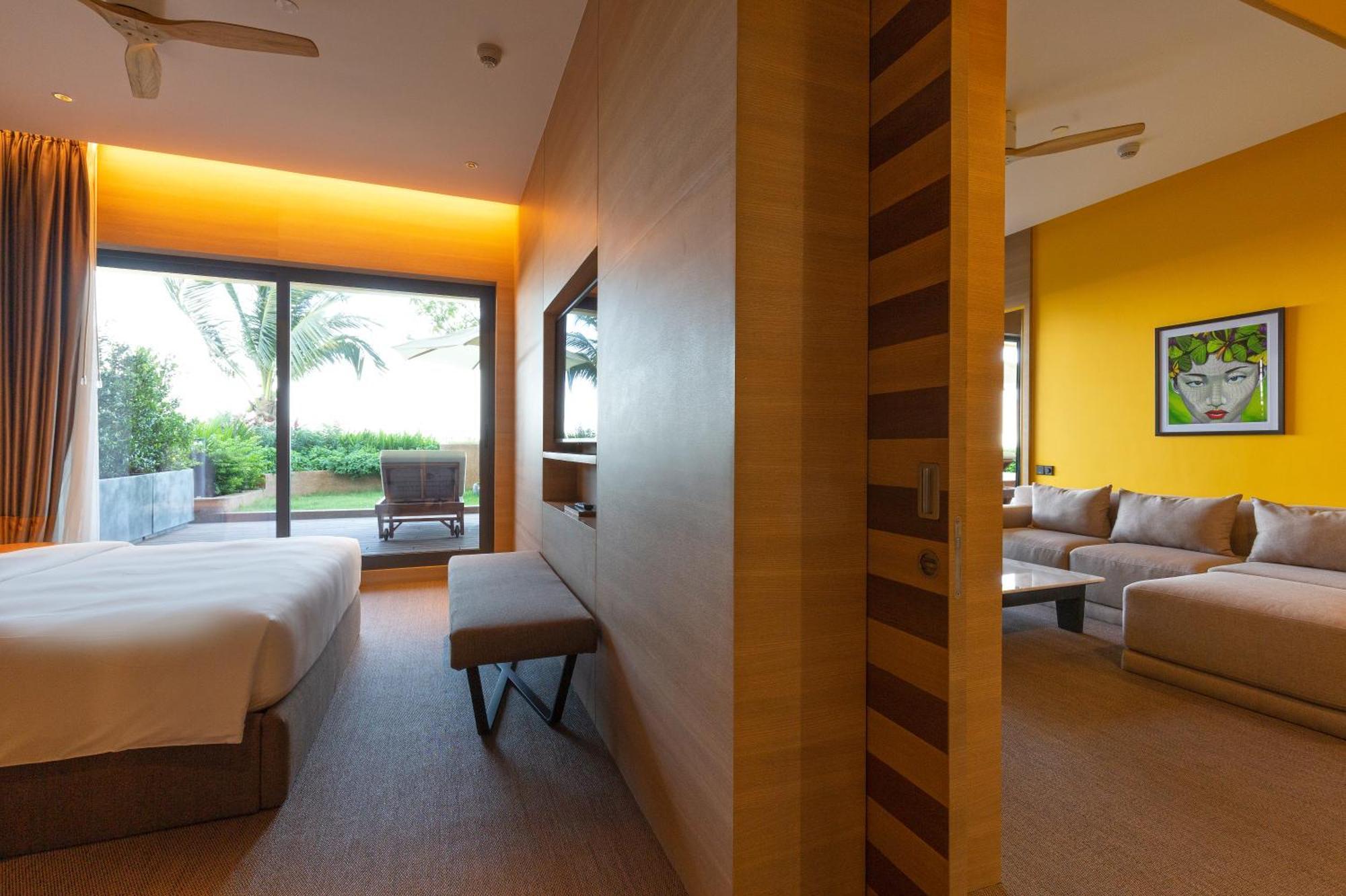 Sun & Moon, Riverside Hotel Phnom Penh Exterior foto