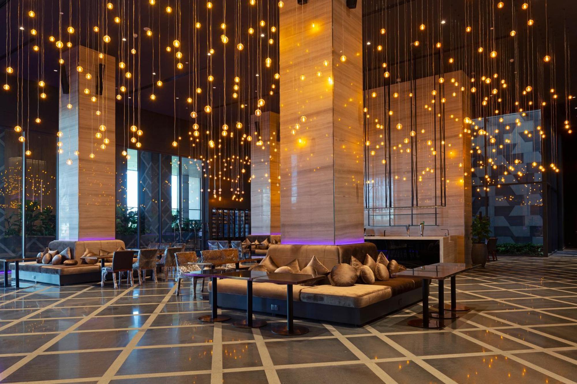 Sun & Moon, Riverside Hotel Phnom Penh Exterior foto