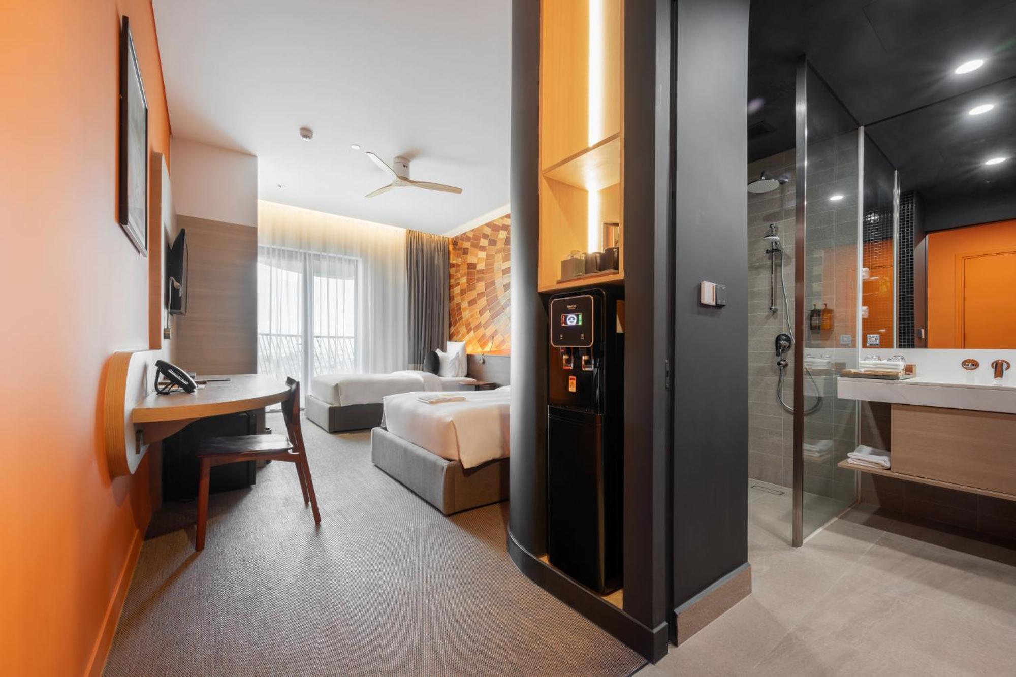 Sun & Moon, Riverside Hotel Phnom Penh Exterior foto